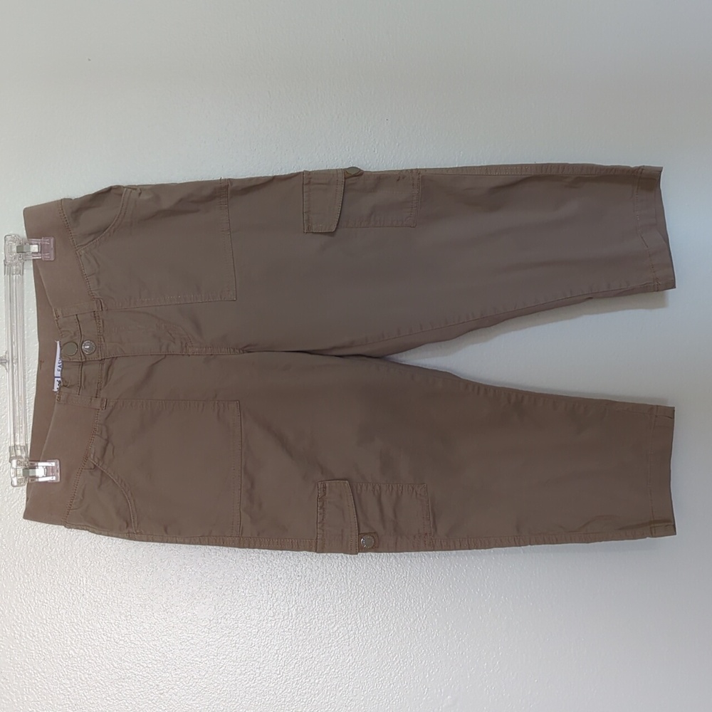 Lee Easy Fit Khaki Capris Size 8/M